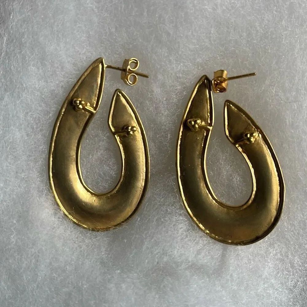 Vintage brushed gold teardrop pierced earrings.